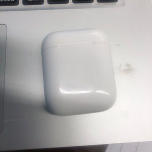 Apple AirPod charging case